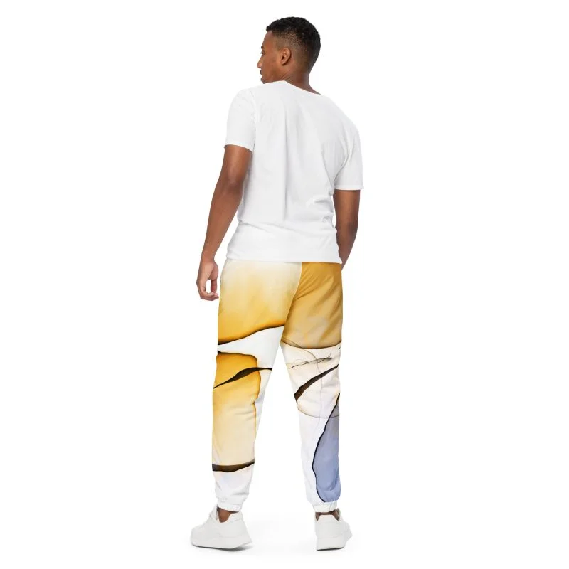 Dos du pantalon de survêtement unisexe sera votre nouvelle pièce favorite pour faire du sport ou créer une tenue streetwear. Le tissu léger et résistant à l'eau et la doublure en maille assurent votre confort, tandis que les poignets élastiques au niveau des chevilles vous permettront de mettre en valeur vos chaussures de sport. Associez-le à un coupe-vent pour un look complet.