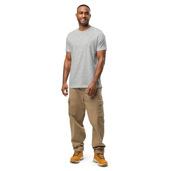 Découvrez l'excellence du style américain avec ce t-shirt unisexe. Disponible dès aujourd'hui, il incarne à la perfection l'élégance et la qualité qui vous démarqueront avec panache.