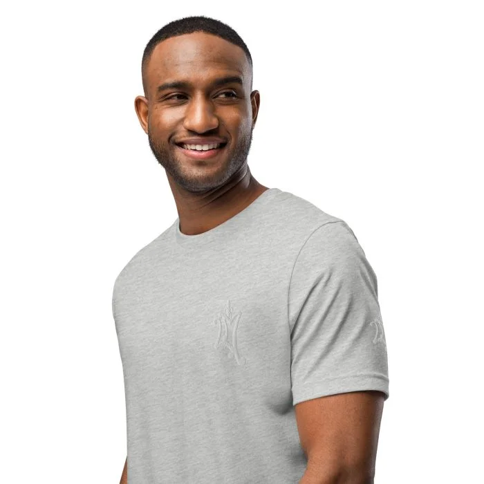 Découvrez l'excellence du style américain avec ce t-shirt unisexe. Disponible dès aujourd'hui, il incarne à la perfection l'élégance et la qualité qui vous démarqueront avec panache.
