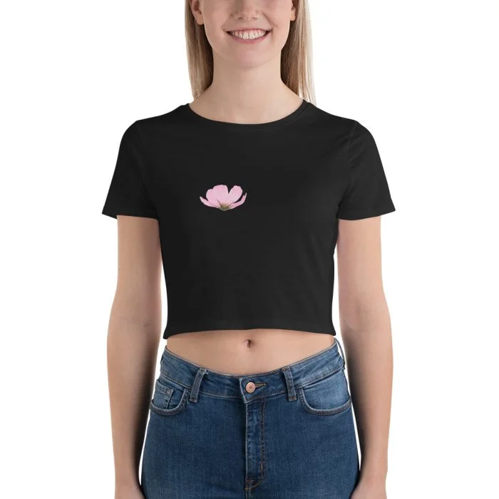 Le vêtement le plus tendance de la saison : le crop-top! Très près du corps, ce top reste toujours incroyablement confortable. Il descend juste au-dessus du nombril.